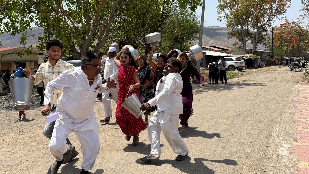 पाणीटंचाई पाई सरपंच गावच्या बायकांनी सरपंच पळूपळू😂 #गावगाडाकॉमेडी #कॉमेडी #marathi