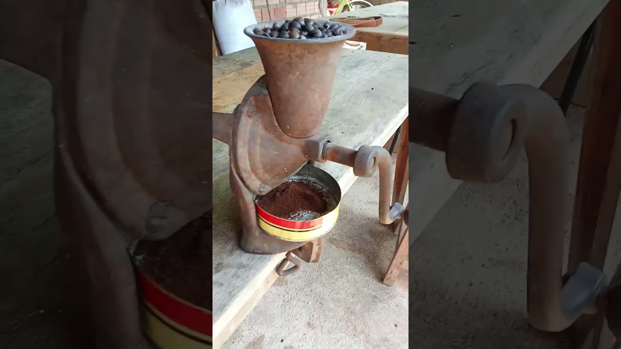 Torrando e moendo café em casa