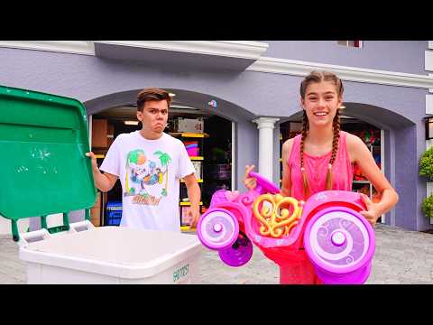 Le enseña a su hermano cómo ahorrar recursos naturales