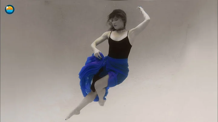 Underwater Fashion Photoshoot With Kellie Christen...