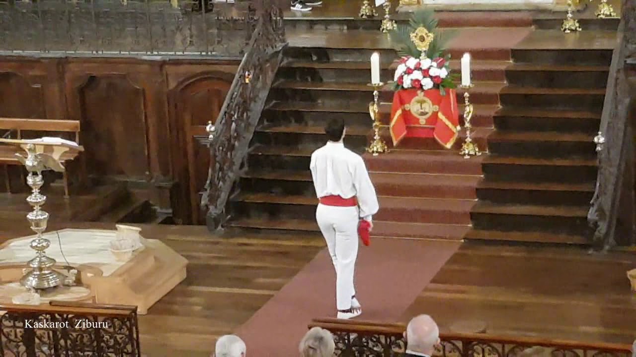 Aurresku - Église Saint-Vincent de Ciboure - Messe de la Bixintxo le 20 janvier 2019 à 10h 30