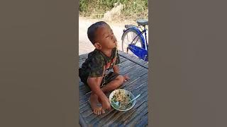 Vidio lucu dek AQIL..makan mie