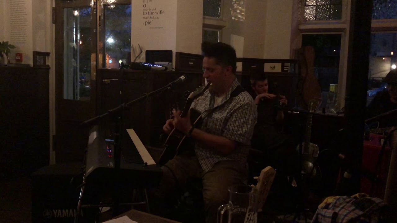 5 July 2018 - live gig - Mud In Your Ear blues trio - Honey Bee