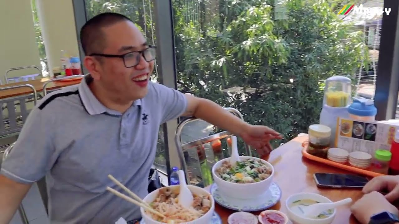 ကြေးအိုးလို့ ဘာကြောင့်ခေါ်လဲ? Kyay Oh - Popular Noodle Soup made with Pork