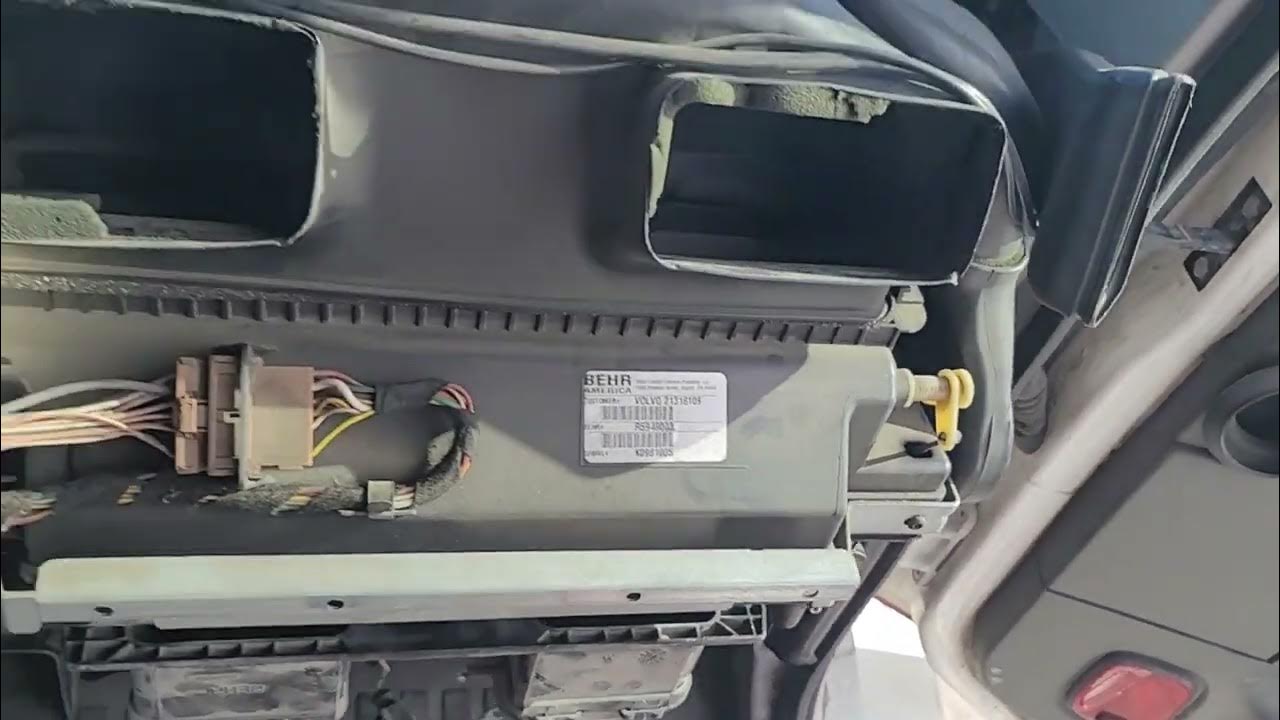 volvo VNL cold hot air actuator mechanism and valve - YouTube