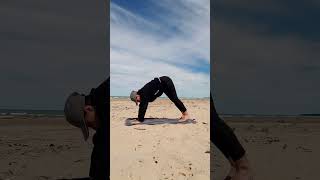 4 Minute Morning Beach Yoga Practice 🌊 | Beginner Friendly Flow