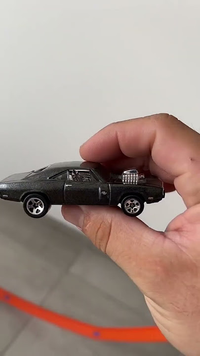 Distribuidora Semaan - Esses Mini Monster Trucks da Hot Wheels podem ser  pequenos, mas o estrondo e a batida são épicos! Cada lançador que acompanha  o Monster Truck Mini ativa a velocidade