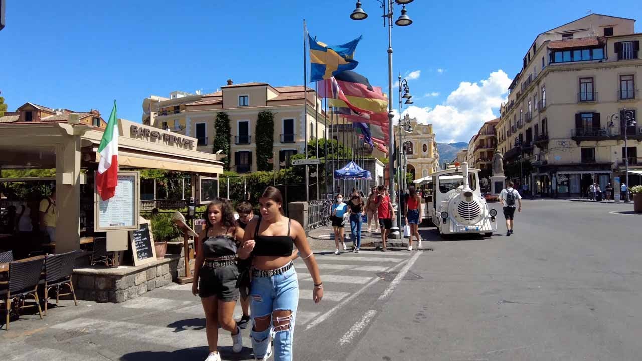 🇮🇹 Sorrento, Italy - September 2, 2021 - Piazza Tasso and surrounding streets  (4K)