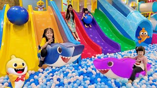 Main Perosotan, Mandi Bola, Main Pasir dan Rintangan di Baby Shark Playground
