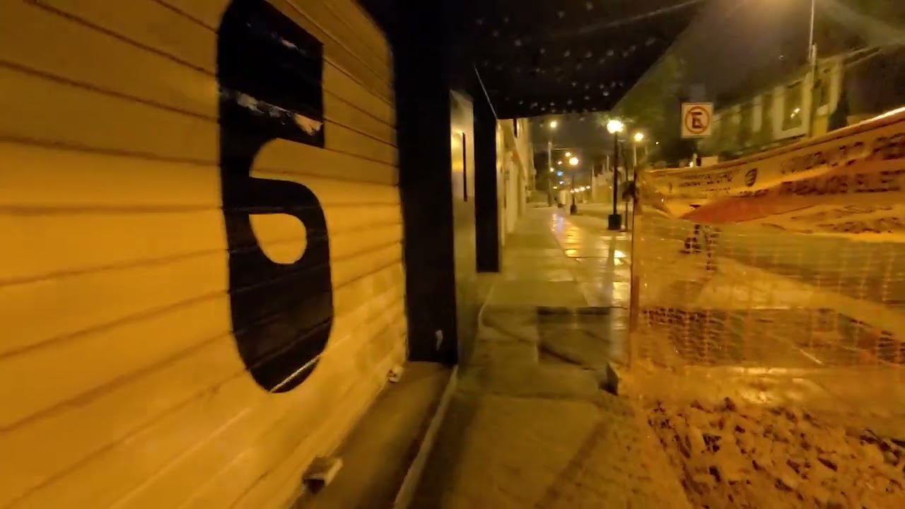 solo night walk in Miraflores, lima peru 🇵🇪, park Kennedy, Berlin street part 2