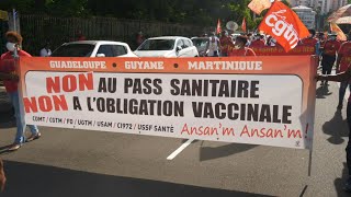 Martinique: blocages et manifestation contre la vie chère et l'obligation vaccinale | AFP