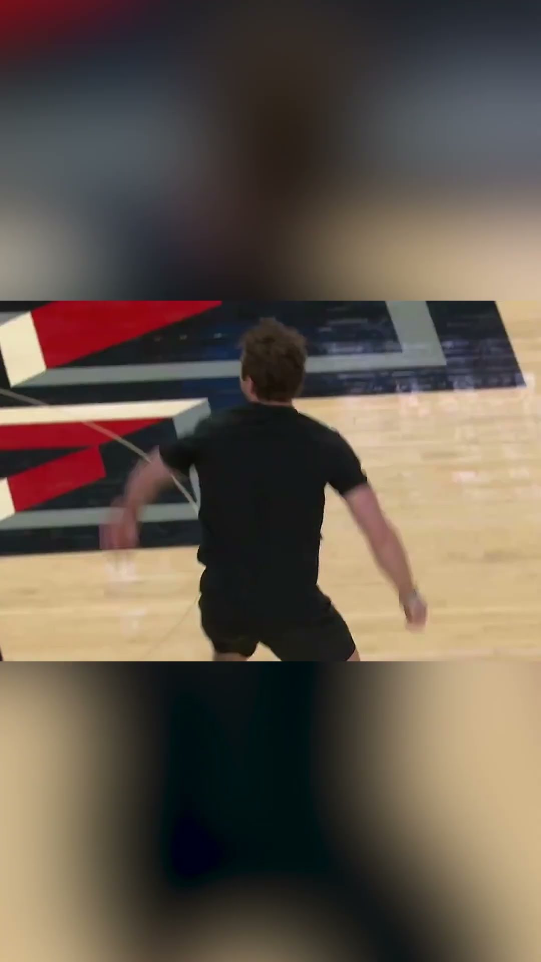 Texas Tech fan nails the fan putt and celebrates with Patrick Mahomes ?
