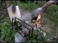 паровой двигатель на дровах крутит электрогенератор (steam engine