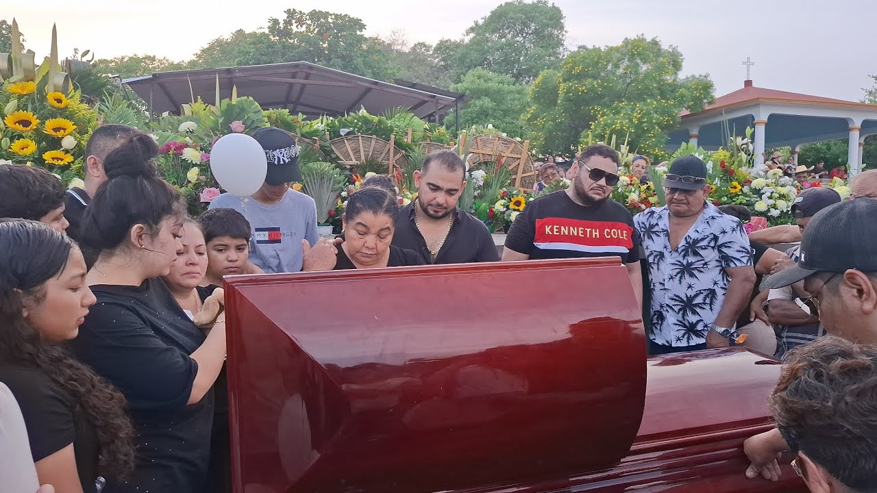 SEPELIO DEL COSTEÑO MAYOR DON ISRAEL GARCIA NAVA DE BANDA LOS COSTEÑOS  ZIRANDARO GUERRERO