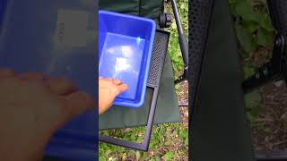 Фидерное кресло F5R со столиком с кюветой и держателем комеля Фидерное кресло F5R со столиком с кюветой и держателем комеля
