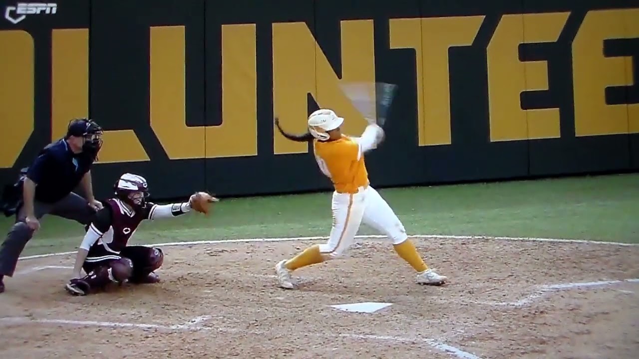 Tennessee softball's Zaida Puni hits walk off home run vs. Texas A&M