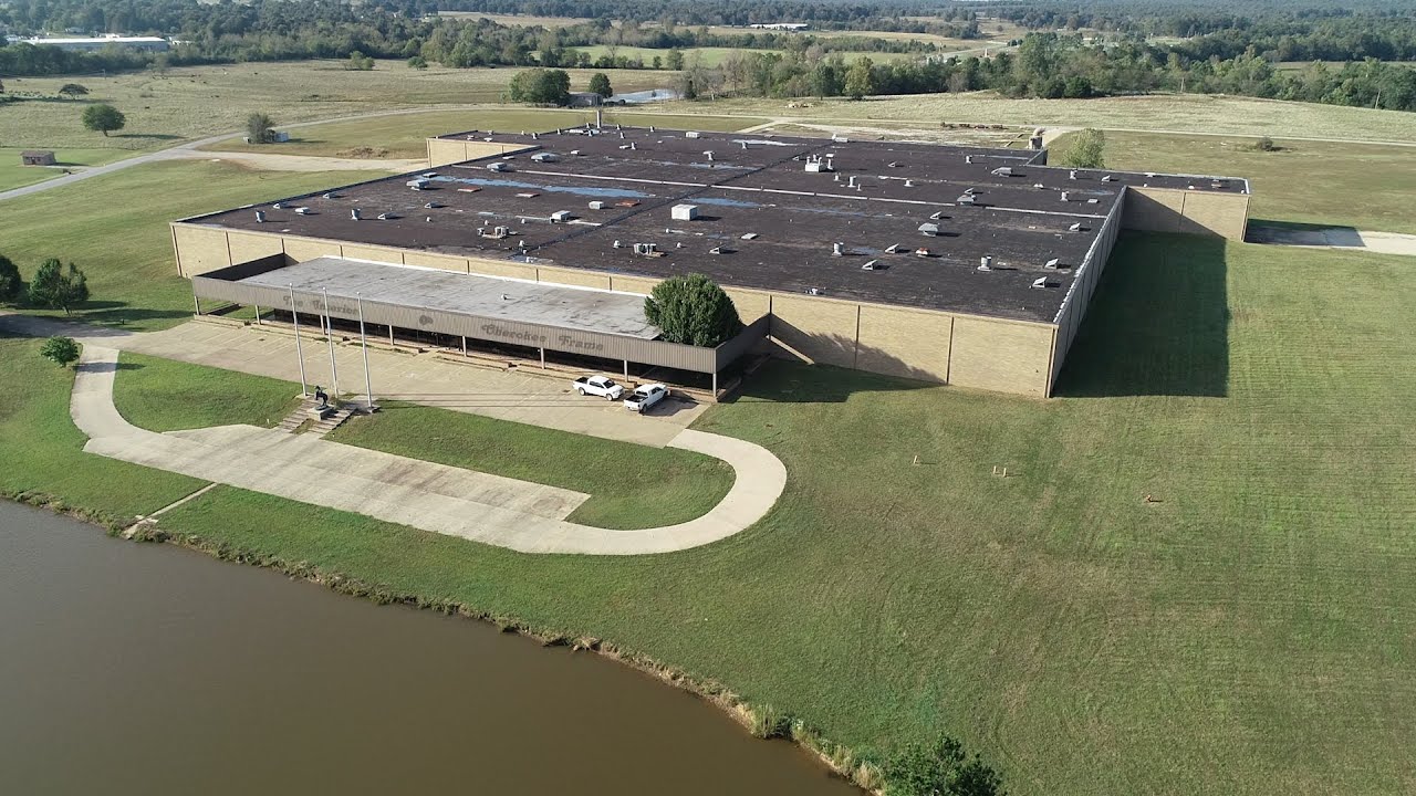 277,000 sq ft manufacturing & warehousing facility FOR SALE in Ash Flat