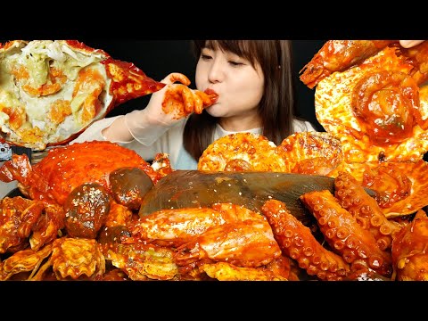 ASMR COOKING & EATING SPICY SEAFOOD (Crab, scallops, Large clams, shrimp, octopus, oysters)  MUKBANG