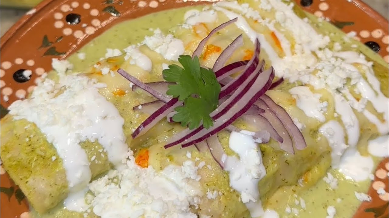 Creamy Green Enchiladas aka Enchiladas Suizas - YouTube