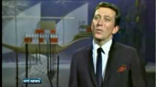 Tributes are paid to singer Andy Williams