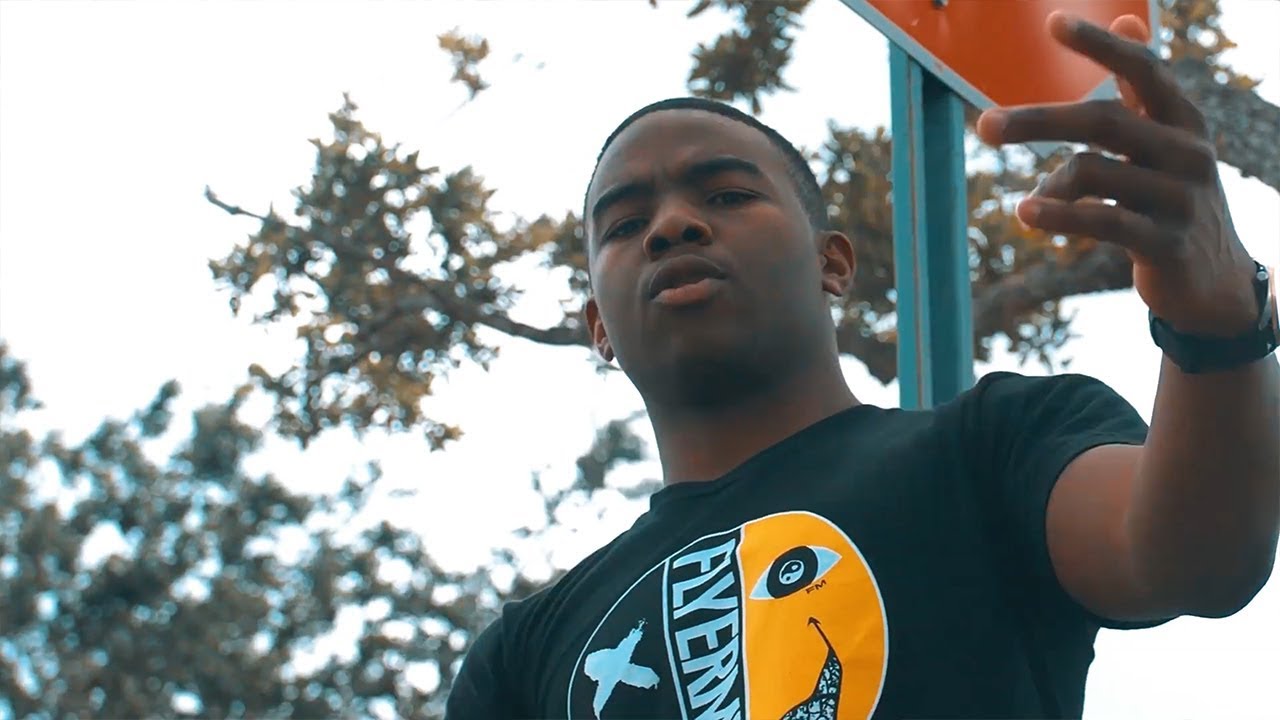 Sleduj 240 Beeezy - Get Out The Way (Official Music Video) na YouTube Sleduj 240 Beeezy - Get Out The Way (Official Music Video) na YouTube