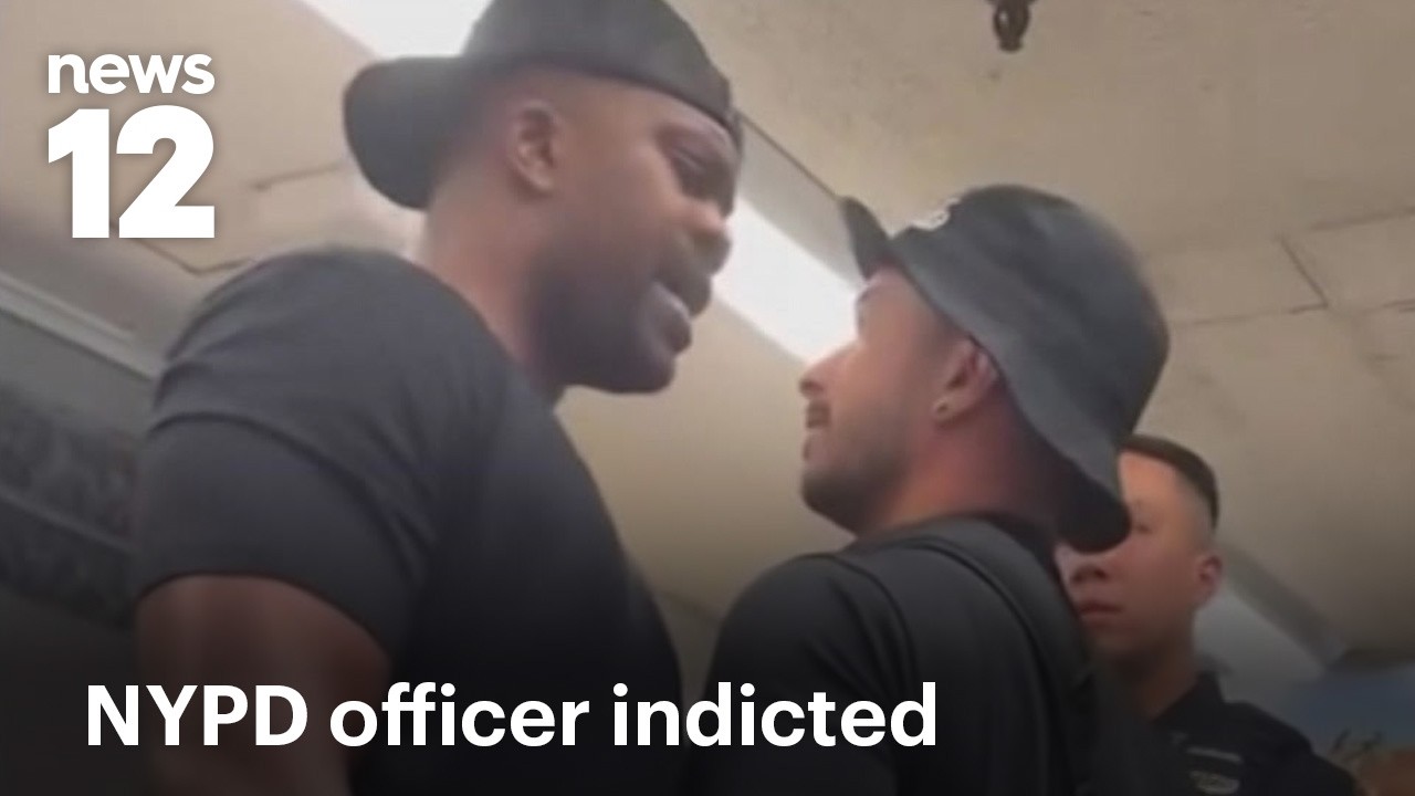 Сотруднику полиции Нью-Йорка предъявлены обвинения в нападении и других правонарушениях в связи с...