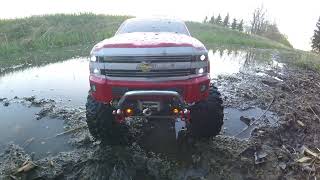 Trailblazing in Style: SCX10’s Red Chevy Adventure Through the Puddles