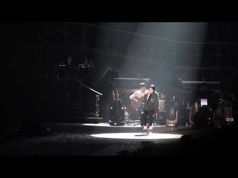 (2018.11.18) 아이유 콘서트 'dlwlrma' 앵앵콜 "무릎"