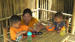 “A Hard Day of a Single Mother – Cooking Sticky Rice, Building a House, Raising Two Children”