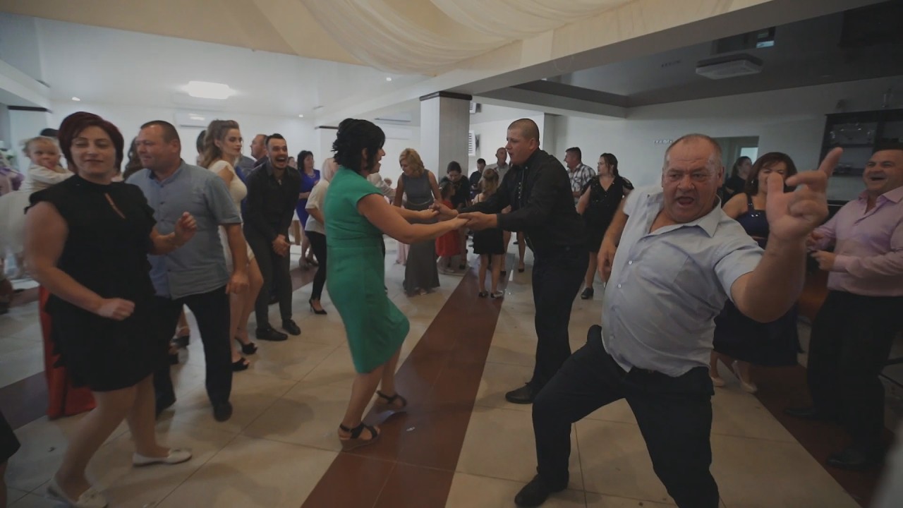 Hagyományos Magyar esküvői buli a faluban! Részeg Vőfély! Gyönyörű lányok !!💃🕺