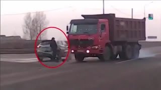 невероятно везучие пешеходы --incredibly lucky pedestrians