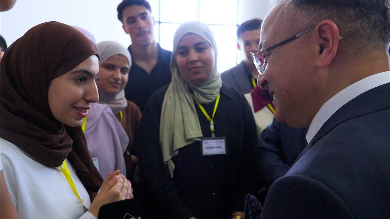 وزير التعليم العالي يتفقد مشاريع الطلبة المبتكرين بحاضنة الأعمال لجامعة تيارت