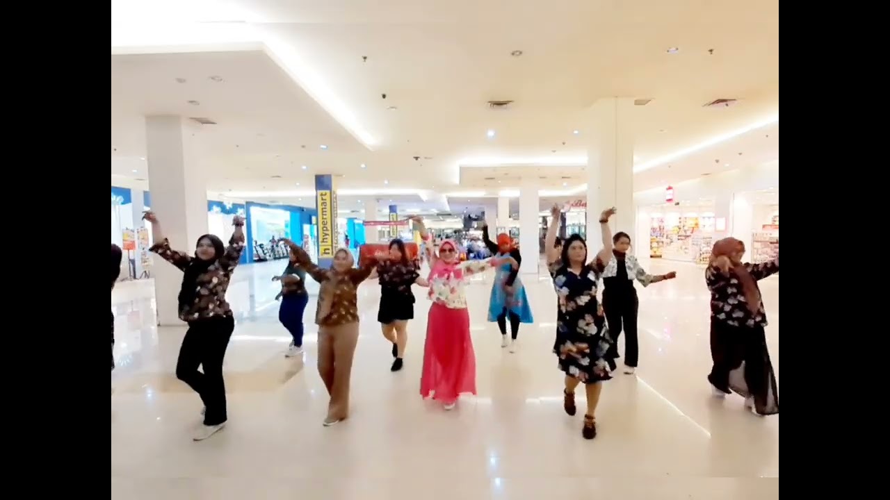 Boom boom boom linedance choreo Rieya demo with #uldBinjai