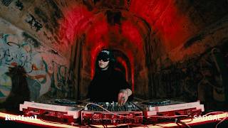 HARDGROOVE-TECHNO DJ SET INSIDE A TUNEL BY SADGAL