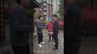 小孩故意推倒摩托车，家长还死皮赖脸要赔偿！#矛盾 #纠纷 #正能量  #shorts
