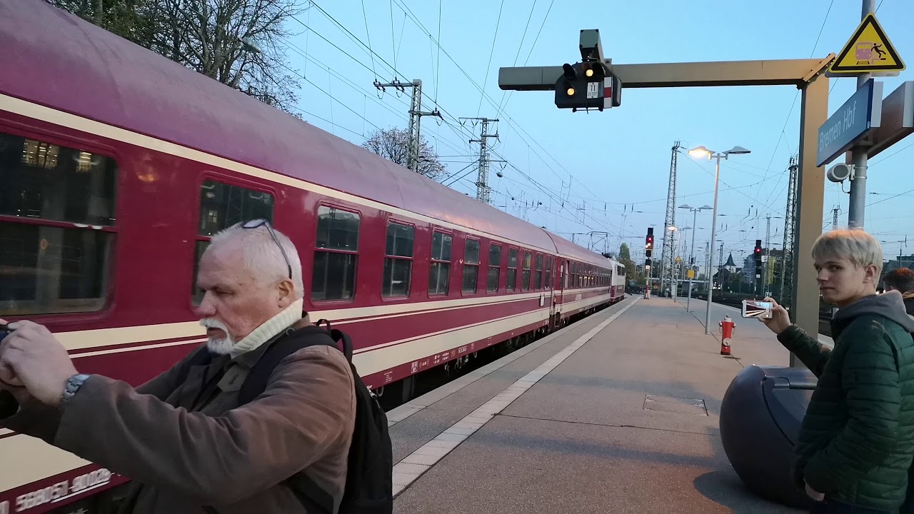 EURO-EXPRESS BR 110 169-0 mit Sonderzug hat Ausfahrt in Bremen Hbf. Zur Fahrt in die Abstellanlage