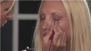 Eye Shadow Application : How to Apply Eye Shadow on Lower Eyelids screenshot 4