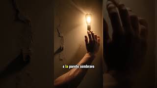 La parete inquietante: segreti che si svelano di notte