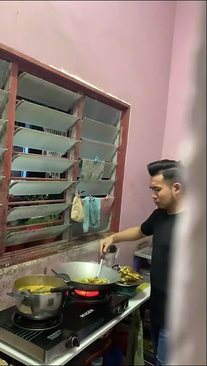 Awai² bukan main nmpk gagah 😂😂 bila dgr terus tgn jd abg Saleh 🤣🤣 -Netizen