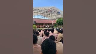 Anak SMA Nyanyi Suara Merdu Pada Festival di Sekolah