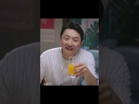 فتاة تخبر أربعة رجال أنها جاءتها الدورة الشهرية لأول مرة مشهد من مسلسل انطلق إنطلق 以家人之名