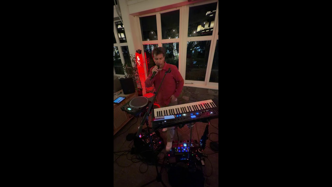 One man band wows audience on Valentine’s Day   