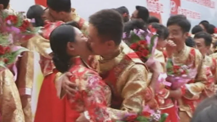 One hundred couples marry at mass wedding in China - DayDayNews