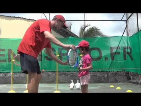 premier cours de tennis - YouTube