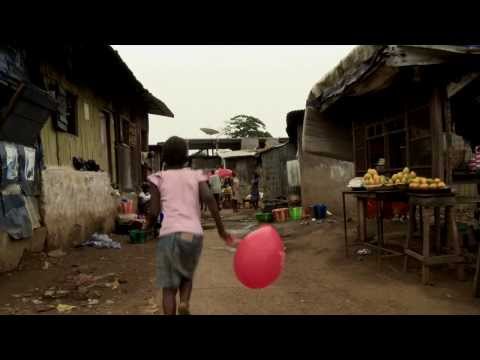 Video: Luftballoner På Himlen - Konkurrence Om Balloner I Velikiye Luki