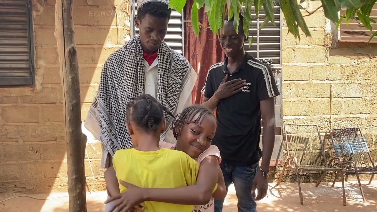 Le silence d'une écolière sans espoir de ses parents🤦‍♂️🙏🙏 Complaît