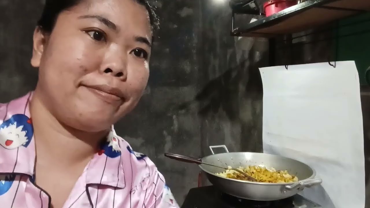 Nagluto ng pancit bato na malapad ang noodles na may cauliflower 