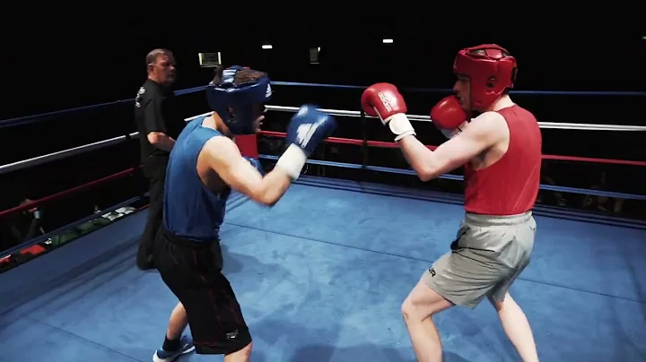 fight 1 round 1 Sam brading (blue) v james scanlon...