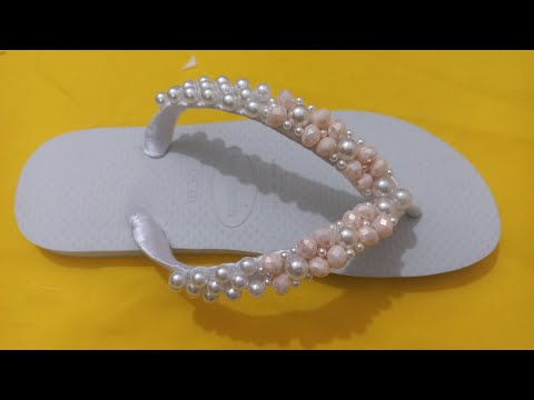 Customized Havaianas flip-flops with pearls and crystals – beautiful and easy.