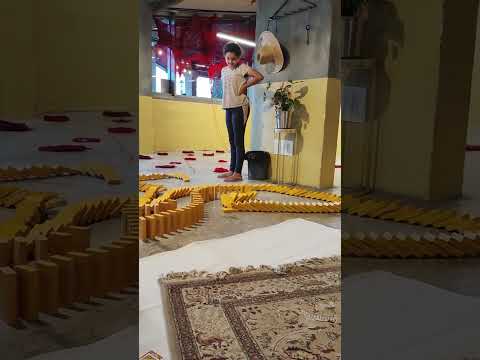 سمعت مرة عن تأثير الدومينو ها هو في هذا الفيديو